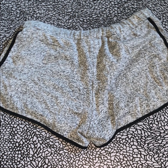 Brandy Melville short - Picture 3 of 3